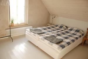 a bedroom with a bed with a checkered blanket at Drängagården in Klagstorp