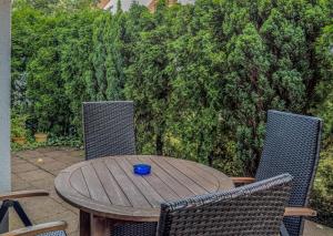 a wooden table and chairs with a blue bowl on it at Objekt-Nr 86 - Priwall - Wiekstraße in Priwall