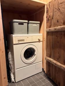 a washer and dryer in a utility room at Urastova in Vassenden