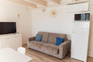 a living room with a couch and a tv at Villa AMARE in Caorle