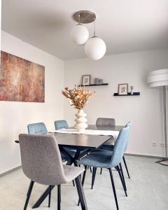 a dining room with a table and chairs at Deluxe Apartment Ella in Backnang