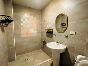 a bathroom with a sink and a mirror at Lanyu IGANG Hotel in Lanyu