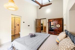 a bedroom with a large bed in a room at Casa Century Anjuna in Anjuna