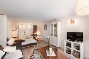 a living room with a bed and a tv at MarEwa 80 qm apartment in Mechernich