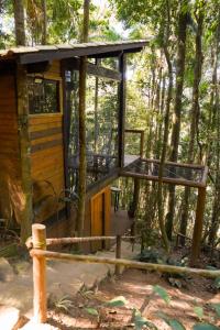 a tree house in the middle of the forest at Tree House in Vítor Hugo