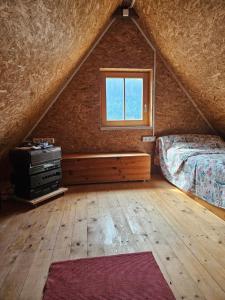 a bedroom with a bed and a window at Morgensonne in Lahr