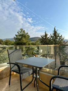 a table and chairs on a balcony with a view at Olea Apartments in Potos