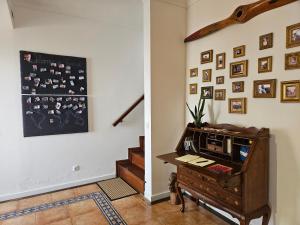 a room with a desk and a chalkboard on the wall at A Casa do Comandante - Piscina e Jardim in Lagoa +53 photos