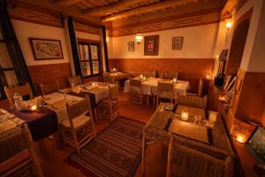 an overhead view of a restaurant with tables and chairs at Riad Des Vieilles Charrues in Boumalne Dades