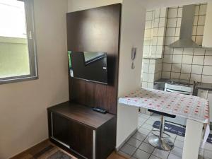 a small kitchen with a refrigerator and a counter at Apto Completo com Conforto e Garagem Proximo a USP e HC in Ribeirão Preto