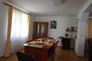 a dining room table and chairs in a room at Peste Vale in Poşaga de Sus