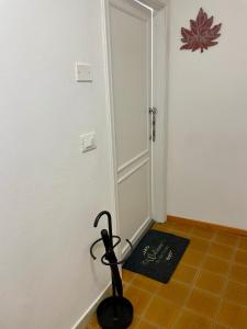 a black object on the floor in front of a door at La Foglia in Abbadia San Salvatore