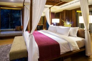 En eller flere senger på et rom på Aonang Phu Pi Maan Resort & Spa