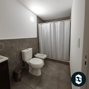 a bathroom with a toilet and a shower at Central Suites Hotel in Villa Carlos Paz +26 photos