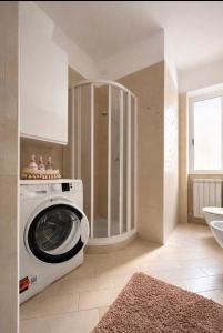 a washing machine in a bathroom with a shower at Casa aMare in Chioggia