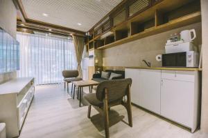 a kitchen with a table and chairs in a room at 許家古宅 4-6人包棟民宿 依訂購人數給房間 寵物友善 需清潔費 in Tainan +51 photos