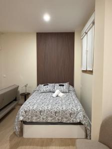 a bedroom with a bed and a window at Bianca Suites III in Bormujos