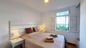 a bedroom with a large bed and a window at Casa Palmeiras, Seixal , Madeira in Seixal