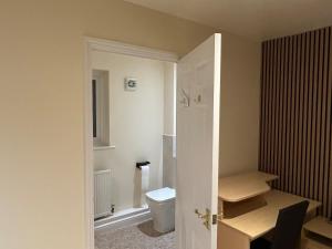 a small bathroom with a toilet and a sink at StaxBnB in London