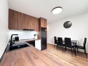 a kitchen with a counter and a table with chairs at Green Oasis Apartment in Myslava
