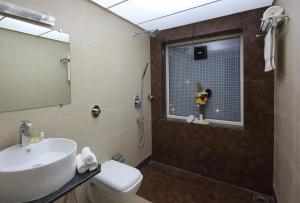 Bagno di The Byke Old Anchor Beach Resort & Spa