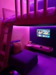 a bedroom with a bunk bed with purple lighting at Studio du faubourg 1 à 3 Personnes in Valence