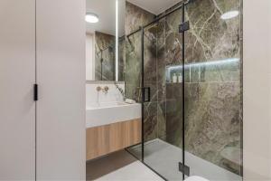 a bathroom with a shower and a sink at Honey Oak Residence in Oradea