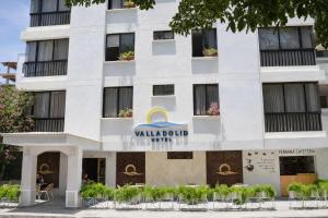 a building with a sign that reads walk around hotel at Hotel Valladolid in Santa Marta