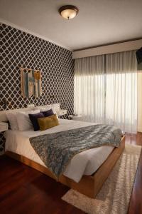 a bedroom with a large bed in a room at Vale de Azereiros Apartamentos - Alojamento no Gerês in Geres