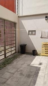 a building with two trash cans next to a wall at Residencia de Lujo in Tapachula