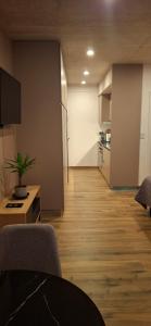 a living room with a wooden floor and a kitchen at Depto Zona Güemes Mdp in Mar del Plata