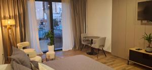 a living room with a bed and a table and chairs at Depto Zona Güemes Mdp in Mar del Plata