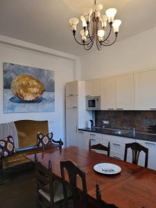 a kitchen and dining room with a table and a chandelier at Baroque Palais Timber House Celle in Celle