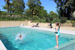 two young girls playing in a swimming pool at Maison Poche in Caupenne-dʼArmagnac