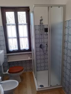 a bathroom with a shower with a toilet and a sink at Casa Vacanze Sol&sport in Caprauna +41 photos