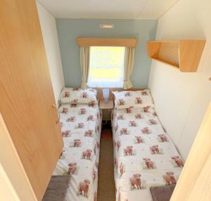 a small room with two bunk beds in it at 609 Sycamore Forest in Newquay