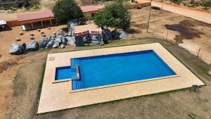 an overhead view of a swimming pool next to a house at Hôtel Printemps Katana in Kouto