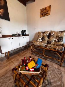 a living room with a couch and a table at Loft com vista para as montanhas in Chapada dos Guimarães