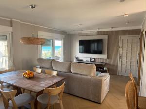 a living room with a couch and a table at Costa blancavibes, Solo Familias in Playa de Gandia