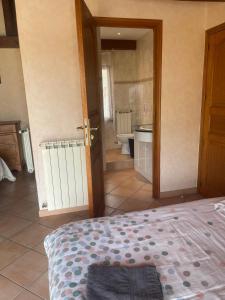 a bedroom with a bed and a bathroom with a toilet at Chez Papi in Bazus
