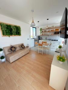 a living room and kitchen with a couch and a table at Dpto familiar moderno 2do piso - 2 Hab - 3 camas - wifi - lavadora in Tacna