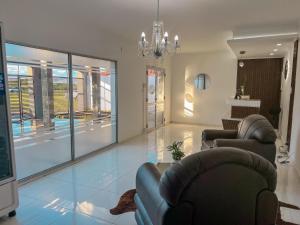 a living room with two couches and a television at Hotel Parador El Tucán in Parana +1 photo
