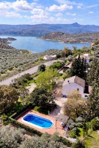 an aerial view of a house with a swimming pool and a lake at Casa Rural la Joya in Iznájar
