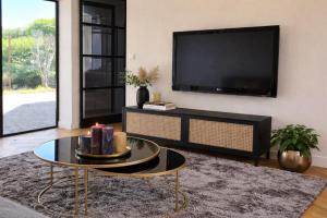 a living room with a tv and a coffee table at Bergen Delight in Bergen
