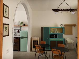 a kitchen with a table and a green refrigerator at Agriturismo Amarasca in Gagno