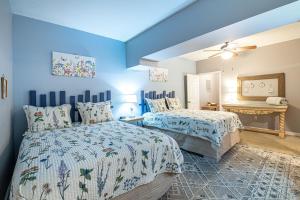 two beds in a room with blue walls at Lodge At Tellico in Tellico Plains