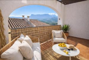 a living room with a couch and a table at Casa MuMa in Calpe
