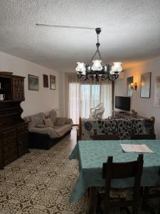 a living room with a table and a couch at Miami-Playa in Miami Platja