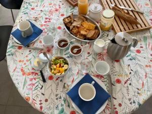 a table with a plate of food and a bowl of food at Chai Léopold in Surgères