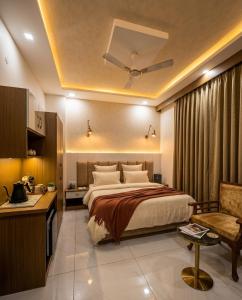 a bedroom with a large bed and a couch at Hotel Nirmal Bhawan Haridwar in Haridwār